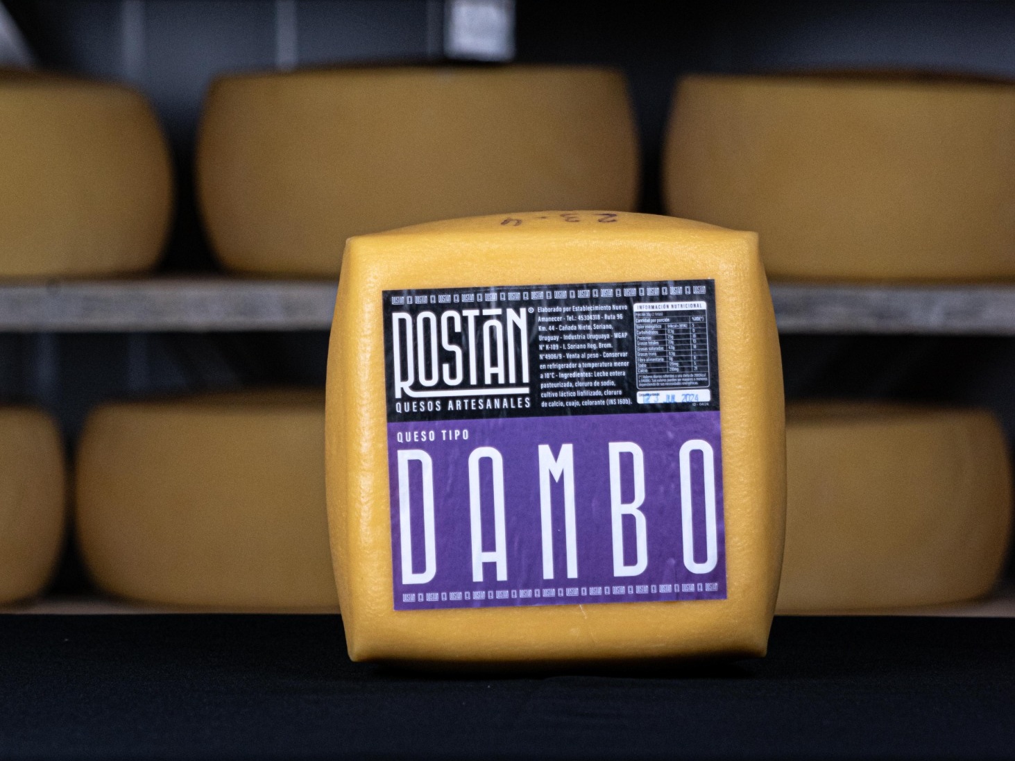 Queso Dambo con cáscara Rostán